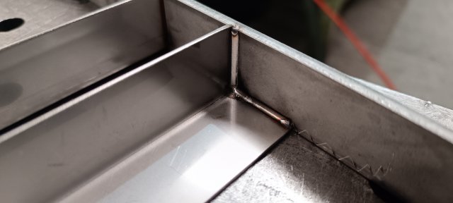 Kliknut�m zav�ete toto okno