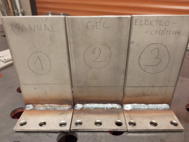 Kliknut�m zav�ete toto okno