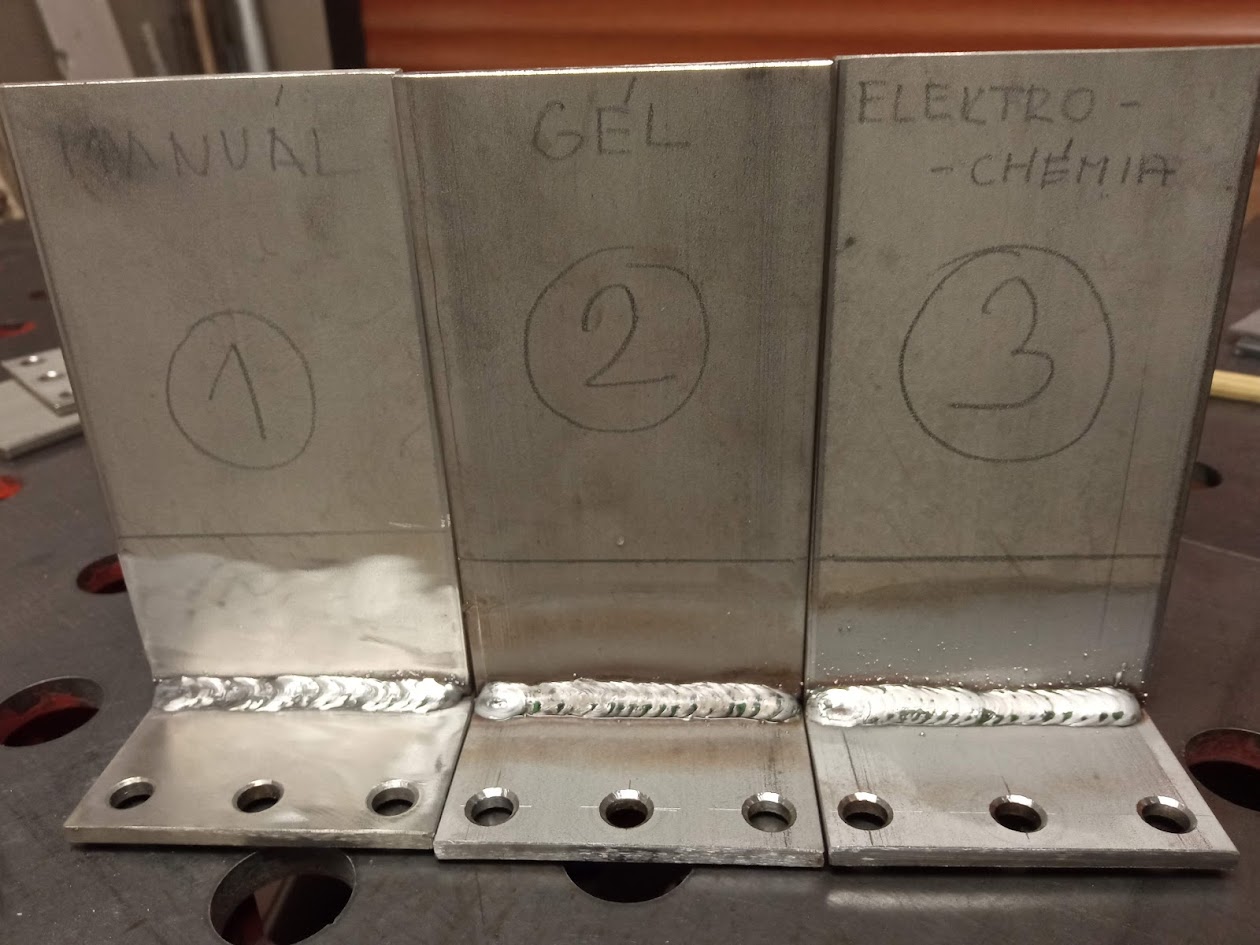 Kliknut�m zav�ete toto okno