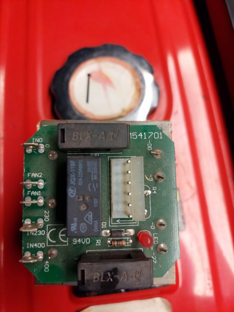 Kliknut�m zav�ete toto okno